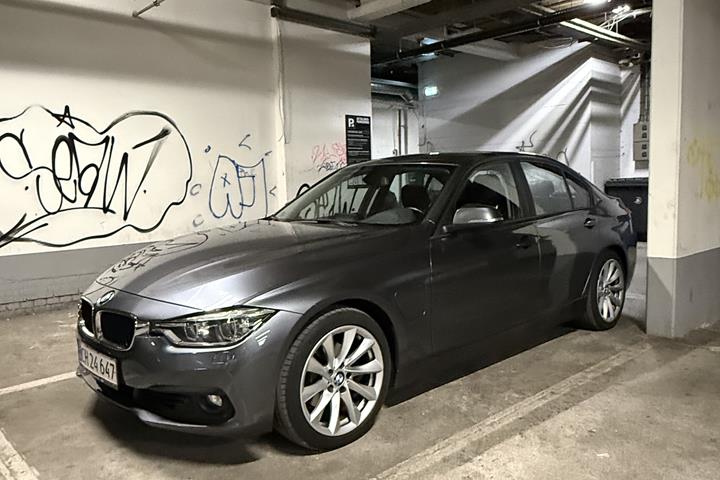 Grå BMW 3-Serie fra 2016