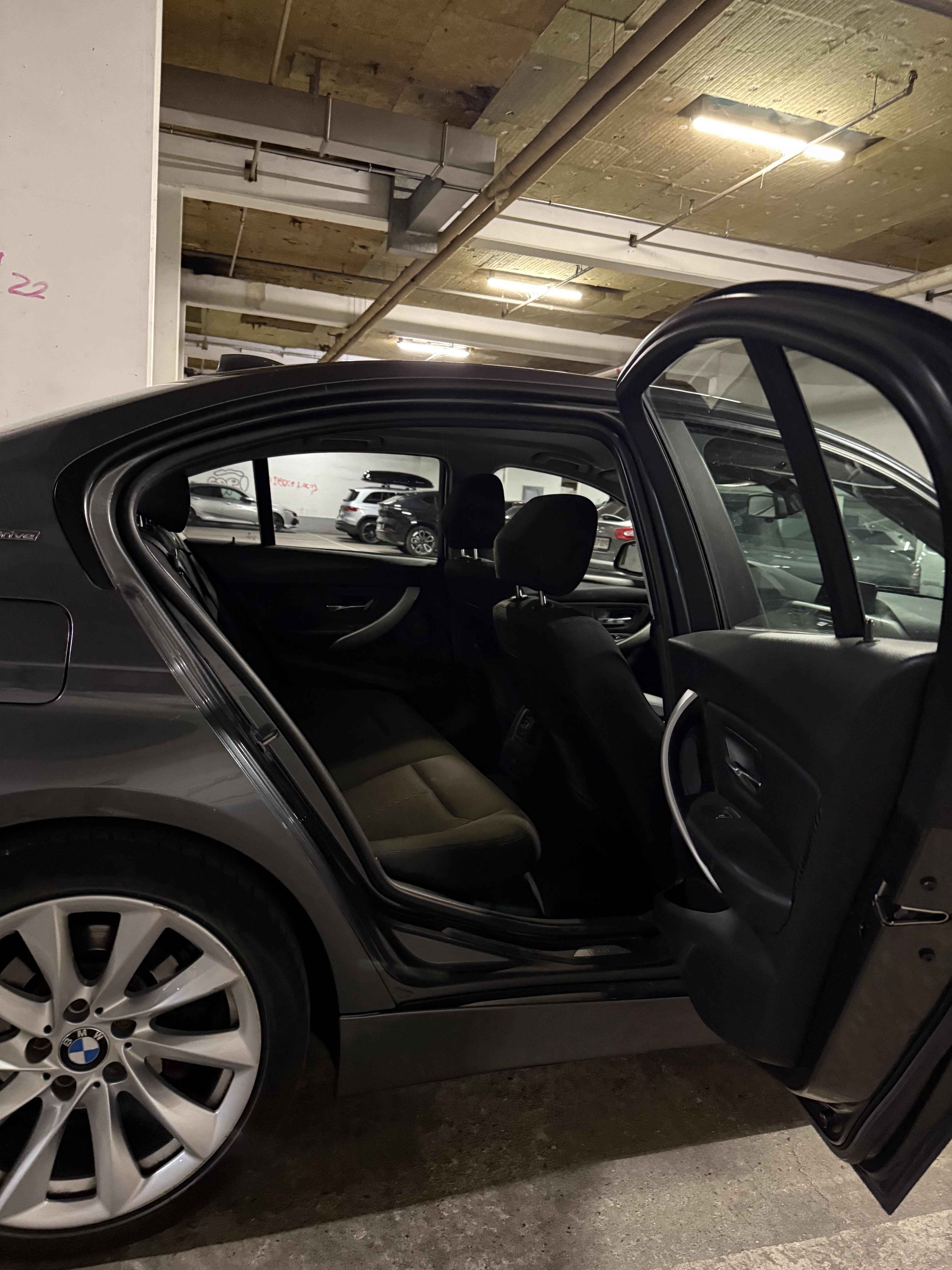 Grå BMW 3-Serie fra 2016