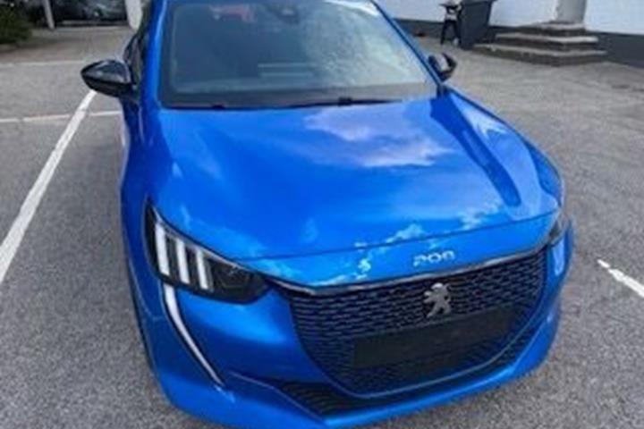Blå Peugeot e-208 fra 2022