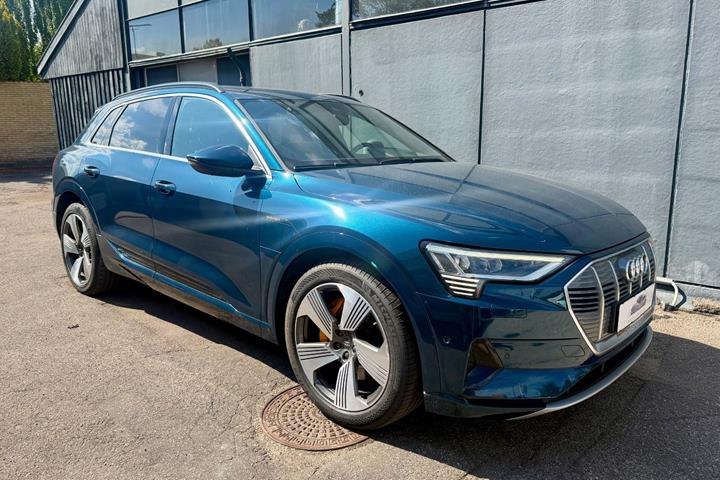 Blå Audi e-tron fra 2019