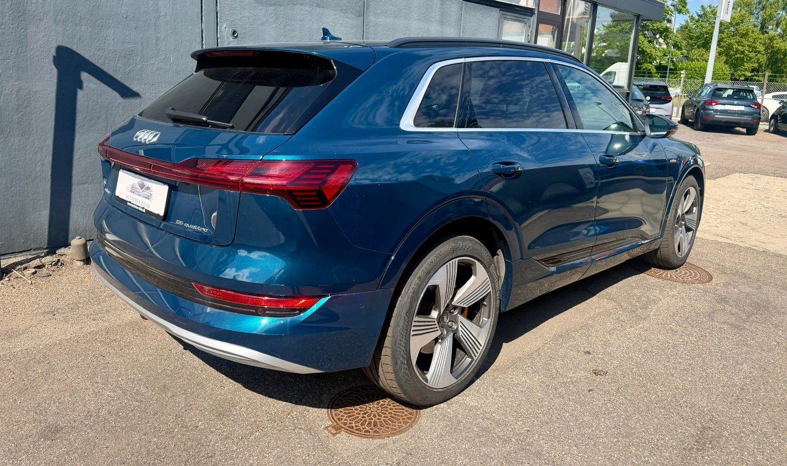 Blå Audi e-tron fra 2019