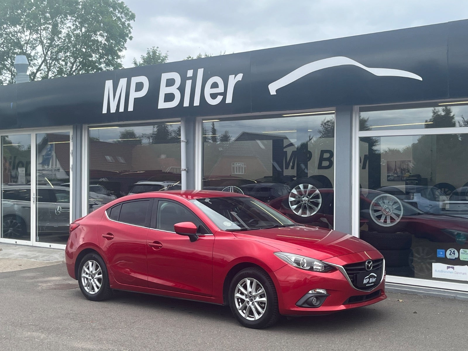 Rød Mazda 3 fra 2015