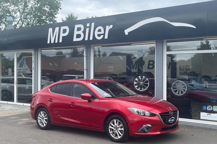 Rød Mazda 3 fra 2015