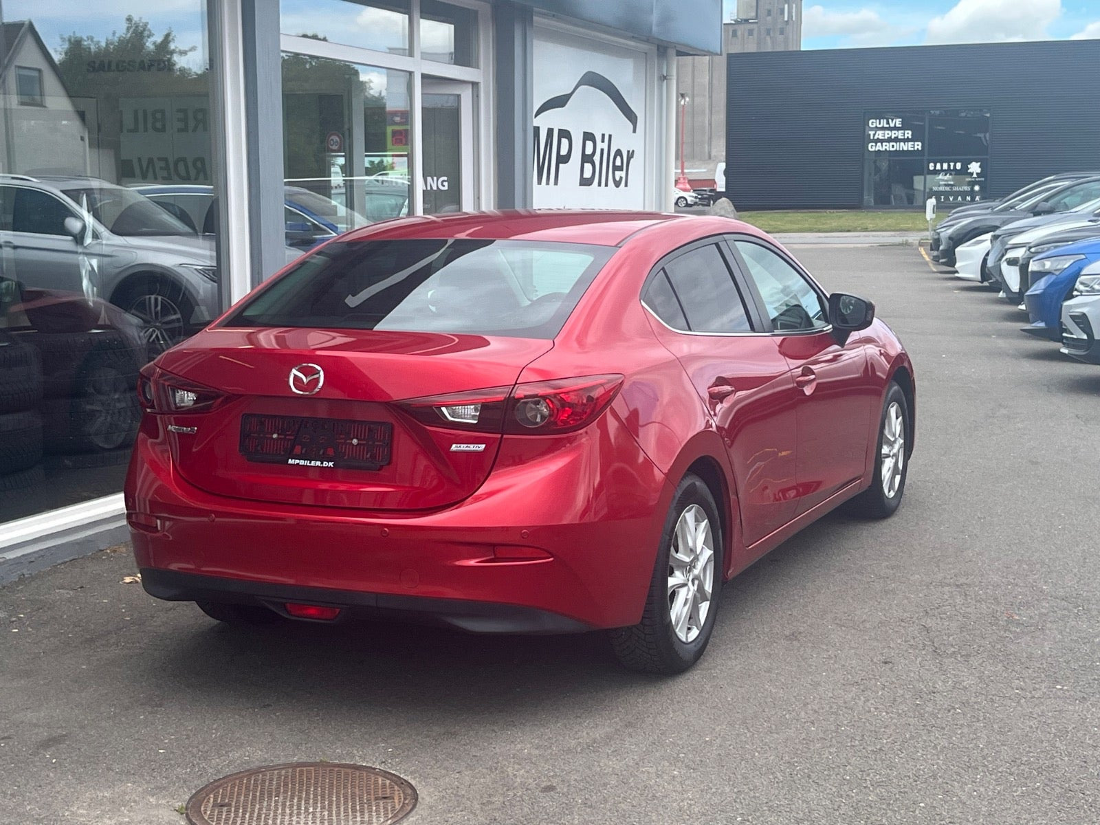 Rød Mazda 3 fra 2015
