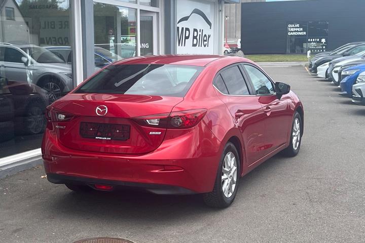 Rød Mazda 3 fra 2015