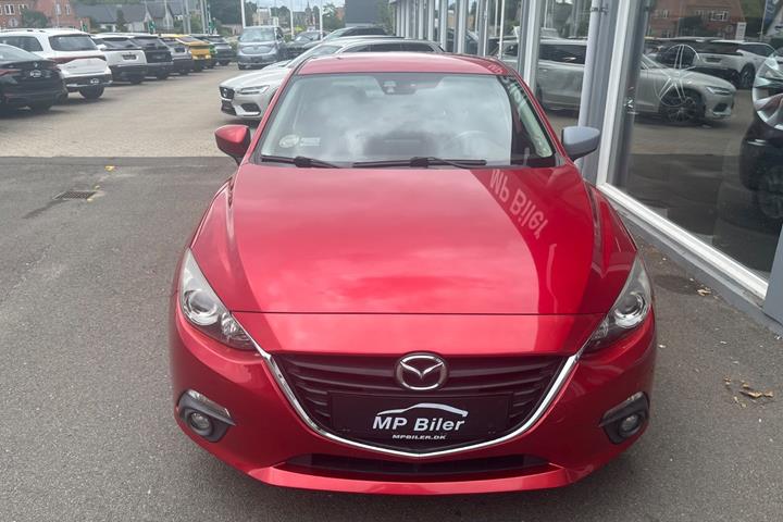 Rød Mazda 3 fra 2015