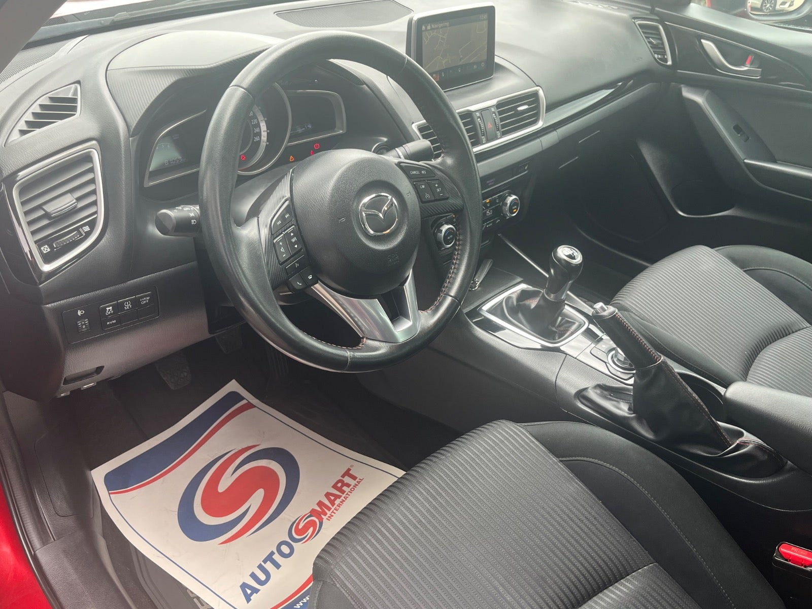 Rød Mazda 3 fra 2015