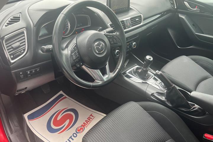 Rød Mazda 3 fra 2015
