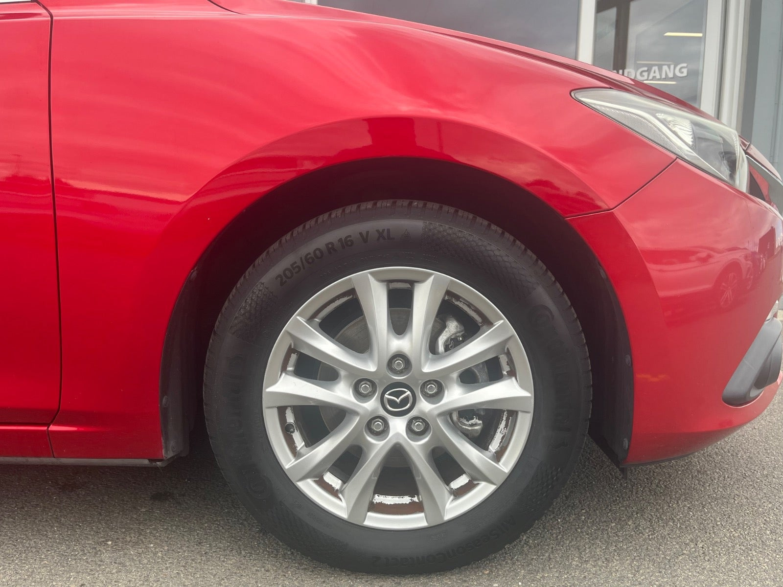 Rød Mazda 3 fra 2015