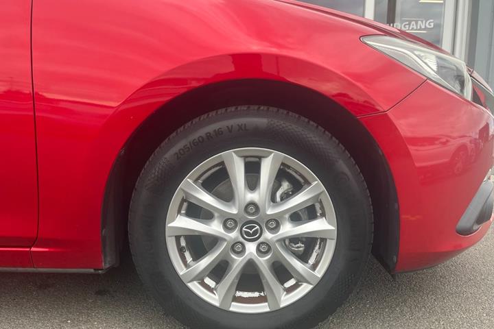 Rød Mazda 3 fra 2015