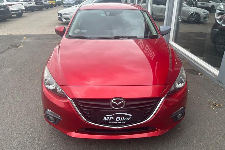 Rød Mazda 3 fra 2015