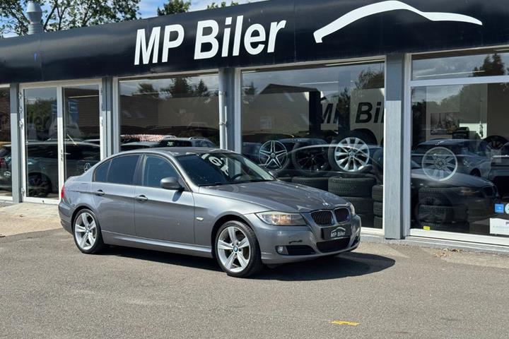 Sølv BMW 320i fra 2010