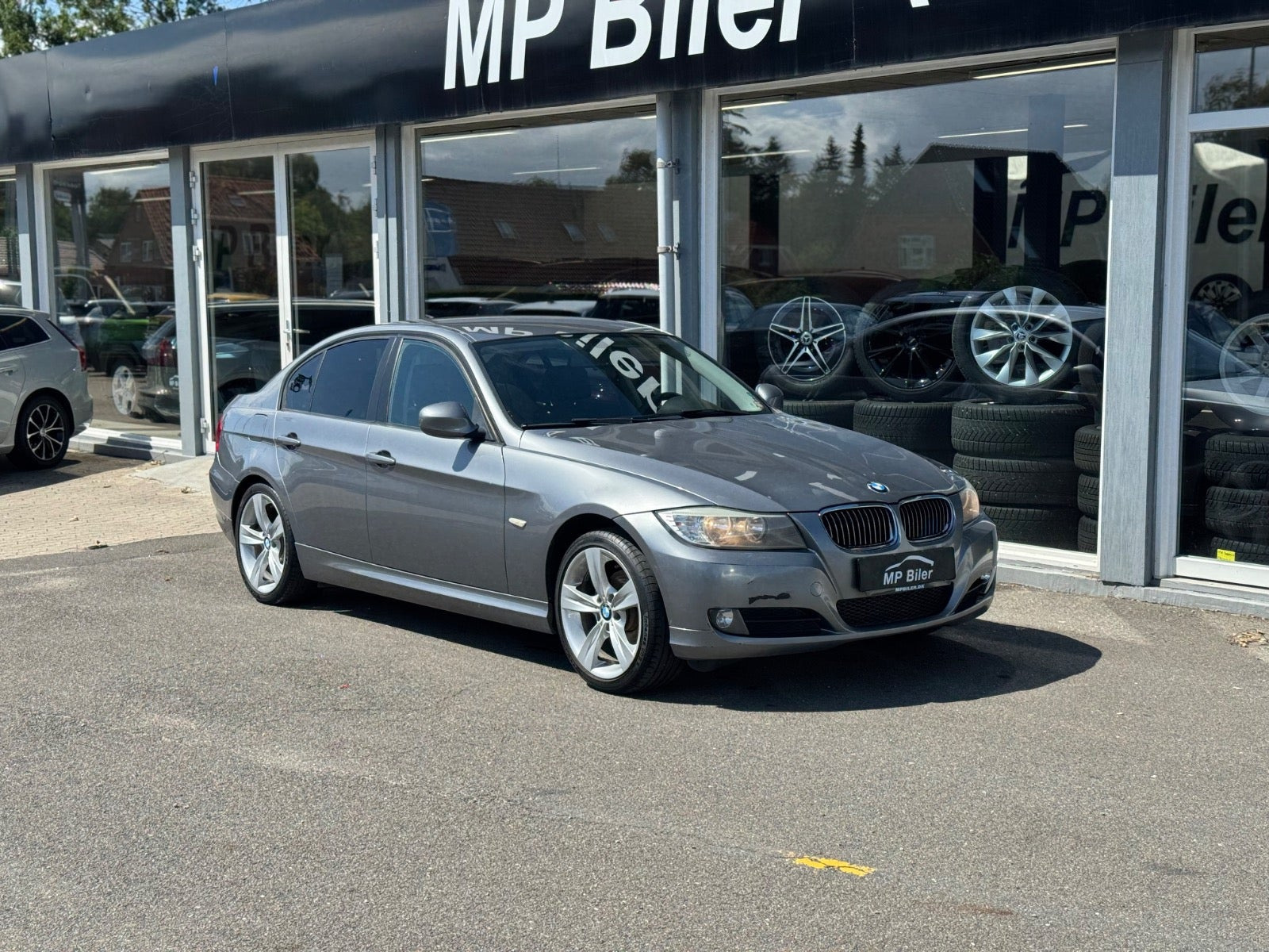 Sølv BMW 320i fra 2010