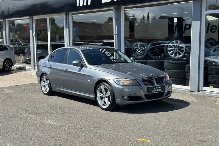 Sølv BMW 320i fra 2010
