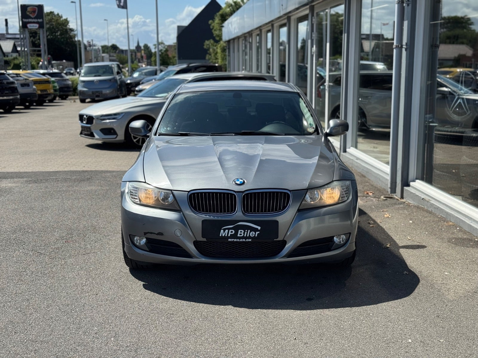 Sølv BMW 320i fra 2010