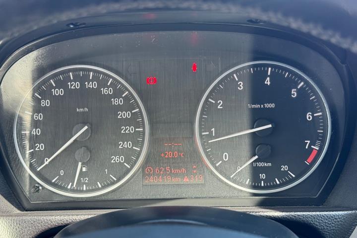 Sølv BMW 320i fra 2010