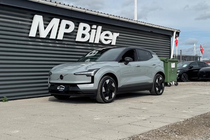 Grå Volvo EX30 fra 2024 set udefra