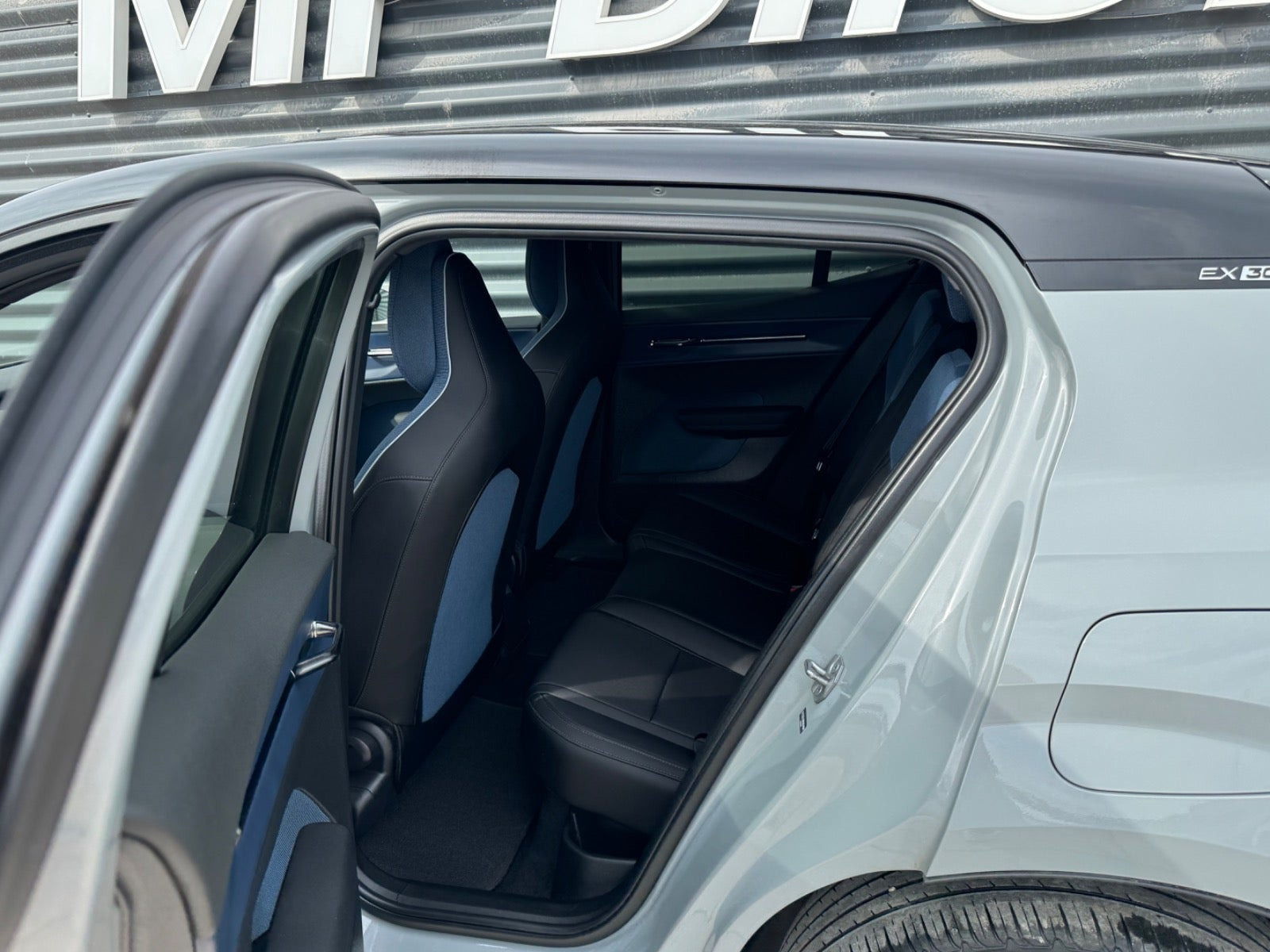 Grå Volvo EX30 fra 2024