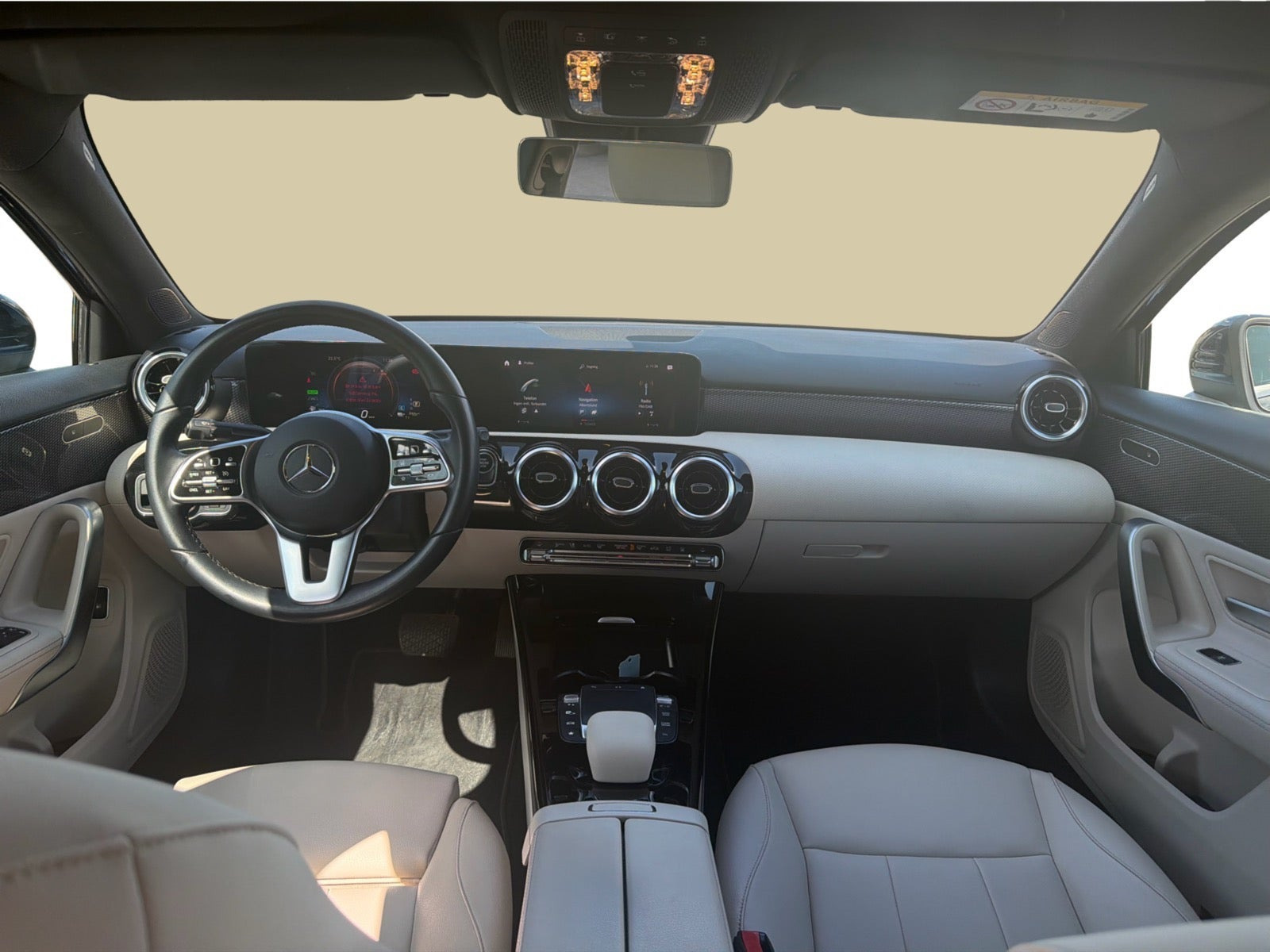 Blå Mercedes A250 e fra 2022
