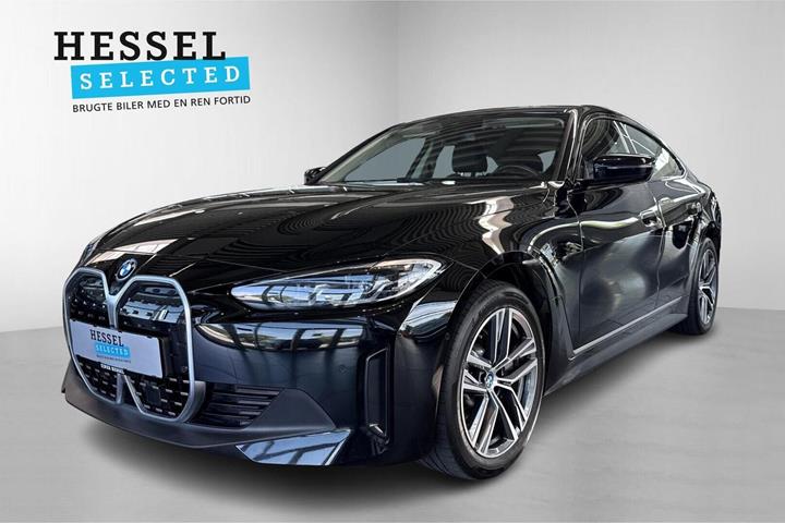 Sort BMW i4 fra 2023 set udefra