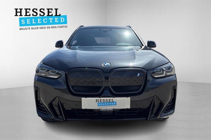 Grå BMW iX3 fra 2023