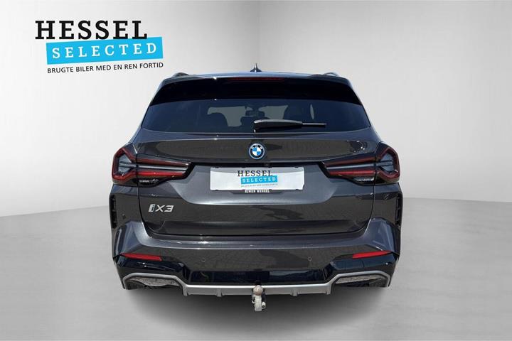 Grå BMW iX3 fra 2023