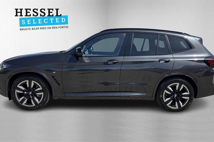 Grå BMW iX3 fra 2023