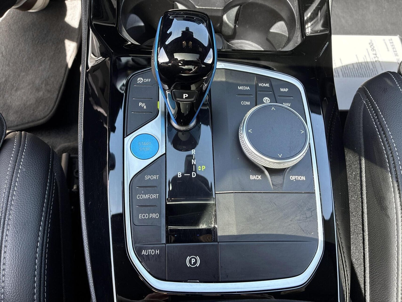 Grå BMW iX3 fra 2023