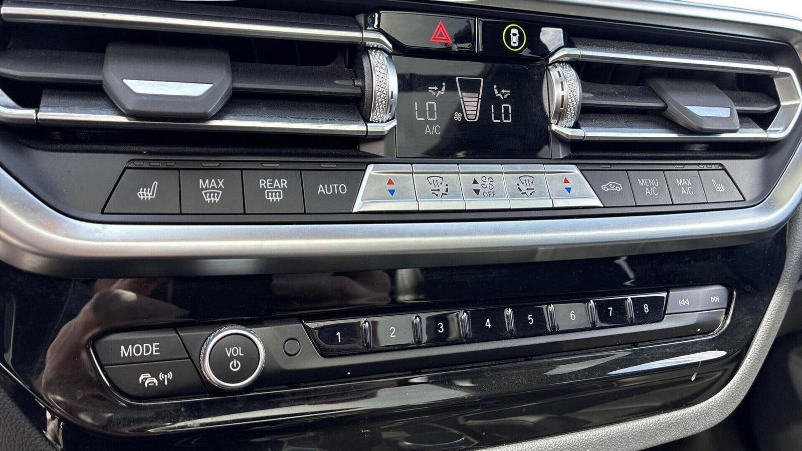 Grå BMW iX3 fra 2023