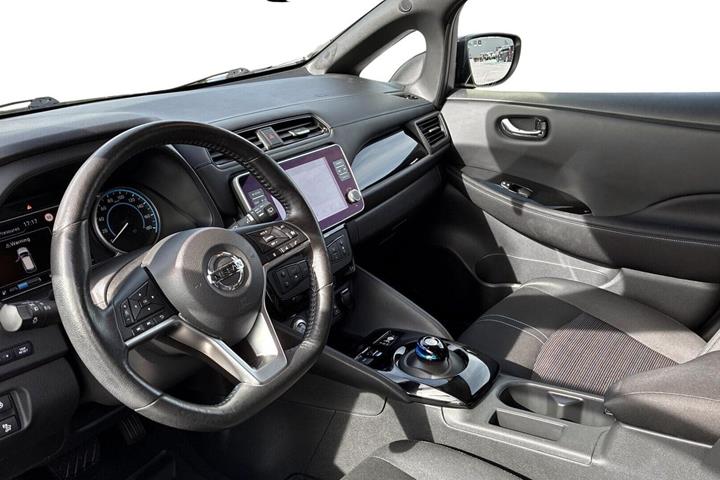 Sort Nissan Leaf fra 2022