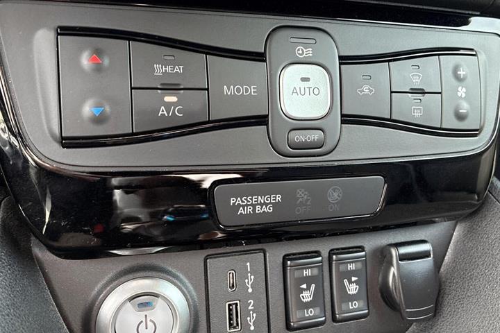 Sort Nissan Leaf fra 2022