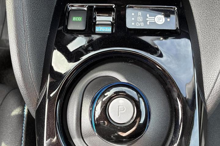 Sort Nissan Leaf fra 2022