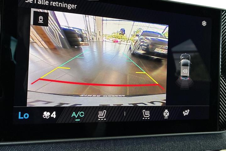 Grøn Renault 5 E-Tech fra 2025