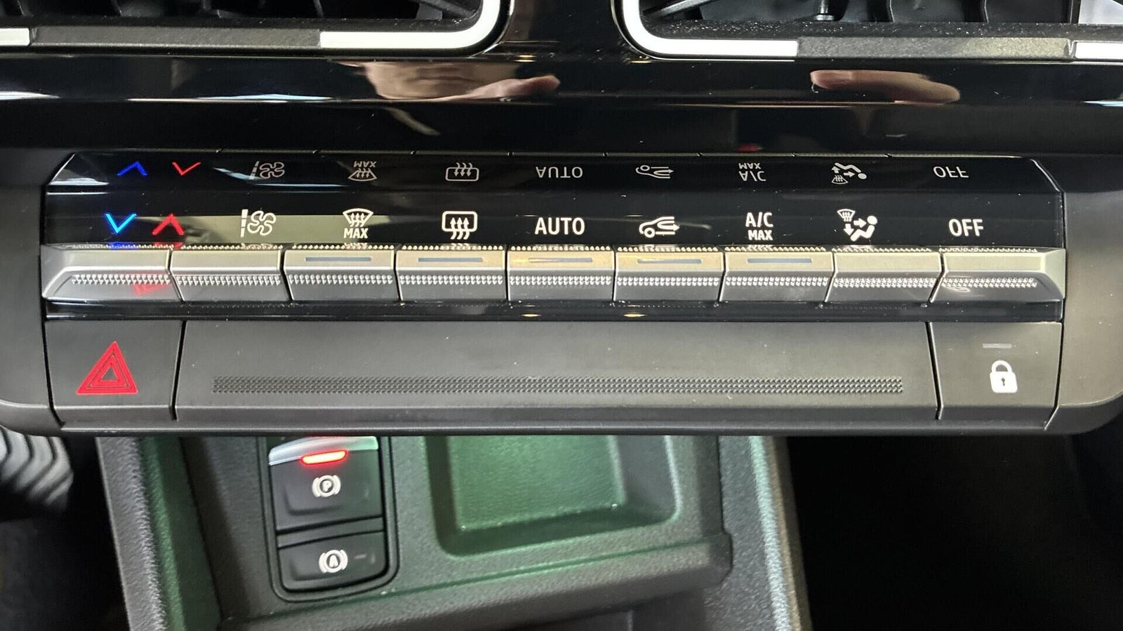 Grøn Renault 5 E-Tech fra 2025