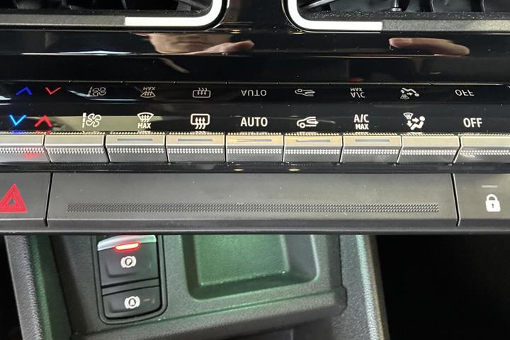 Grøn Renault 5 E-Tech fra 2025