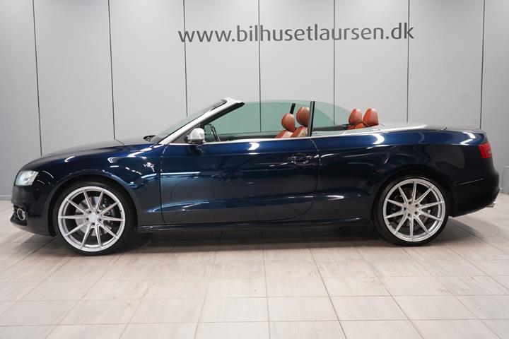 Blå Audi S5 fra 2011