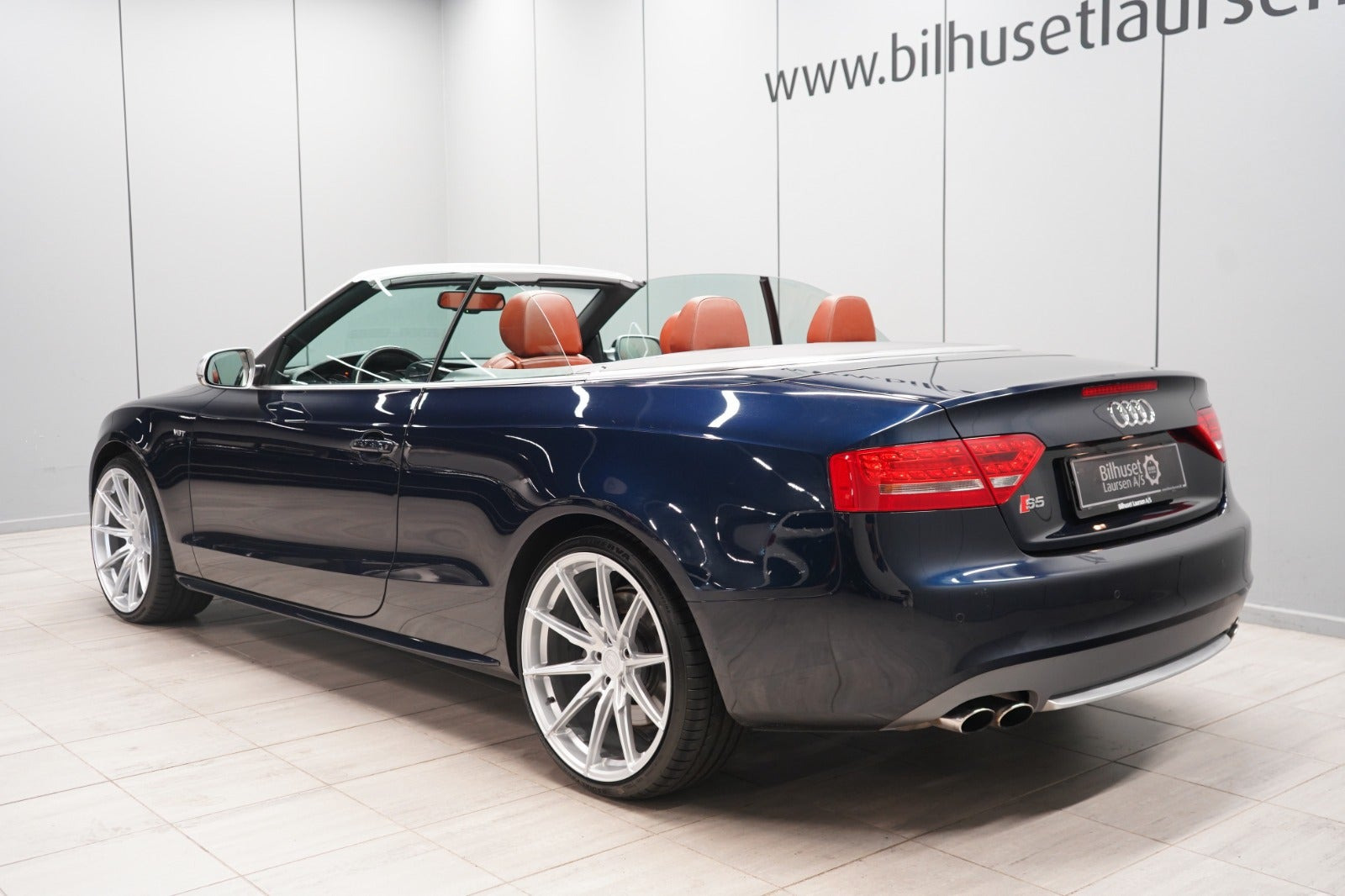 Blå Audi S5 fra 2011