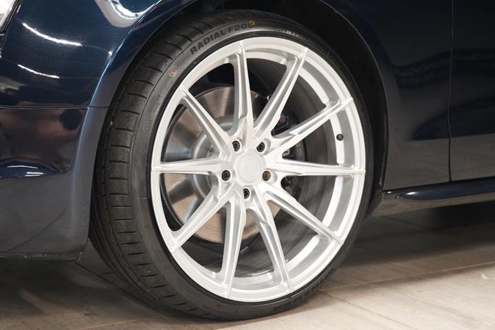 Blå Audi S5 fra 2011