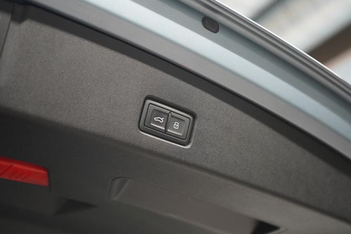 Grå Audi Q4 e-tron fra 2021