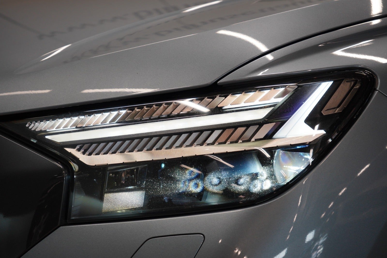 Grå Audi Q4 e-tron fra 2021