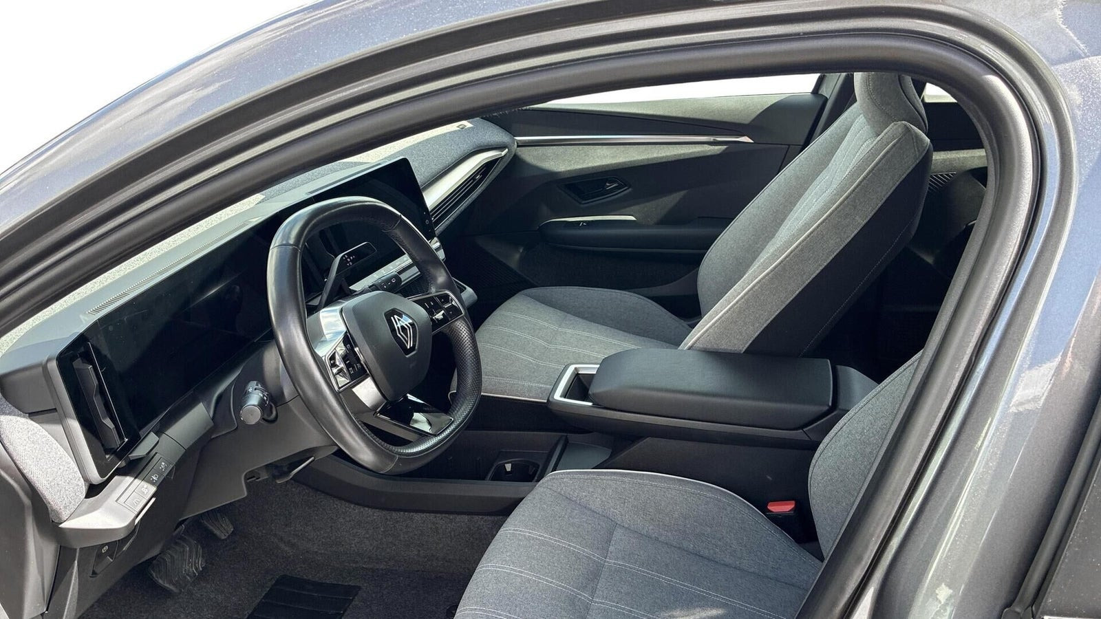 Grå Renault Megane E-Tech fra 2023