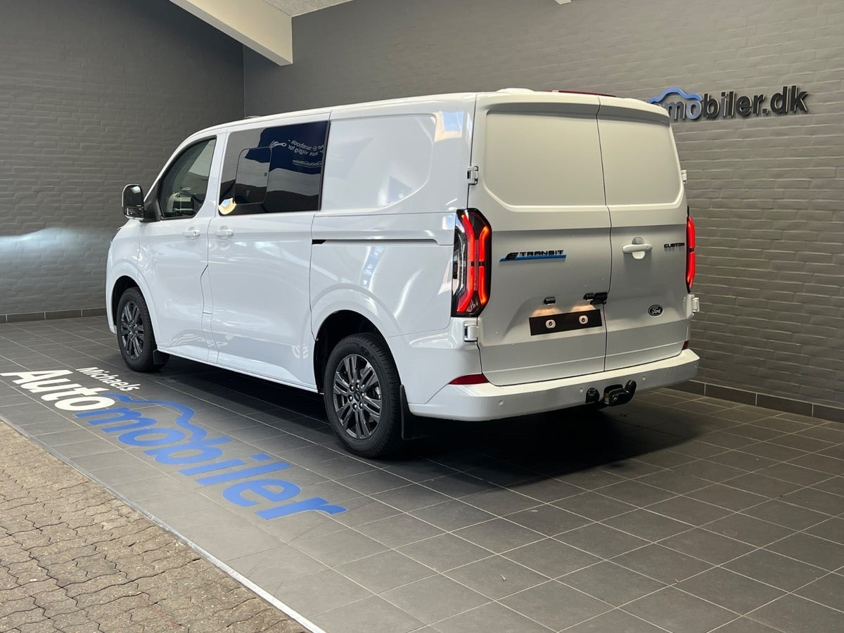 Hvid Ford E-Transit Custom Kombi 320 L1 fra 2026