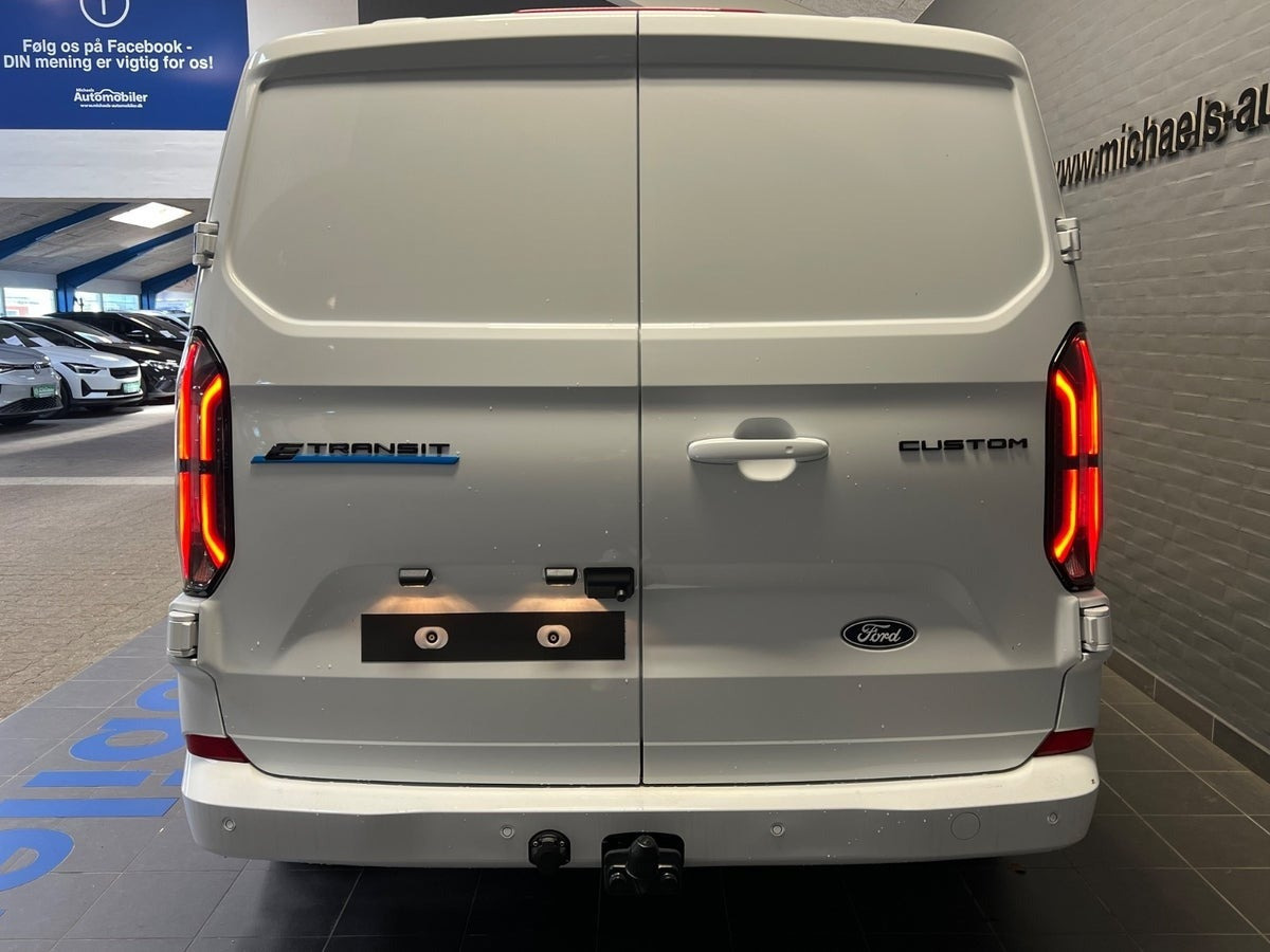 Hvid Ford E-Transit Custom Kombi 320 L1 fra 2026