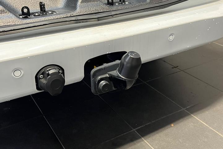 Hvid Ford E-Transit Custom Kombi 320 L1 fra 2026