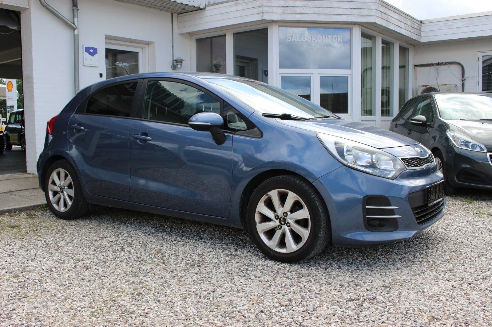 Blå Kia Rio fra 2016
