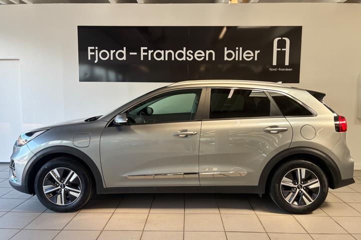 Grå Kia Niro fra 2021