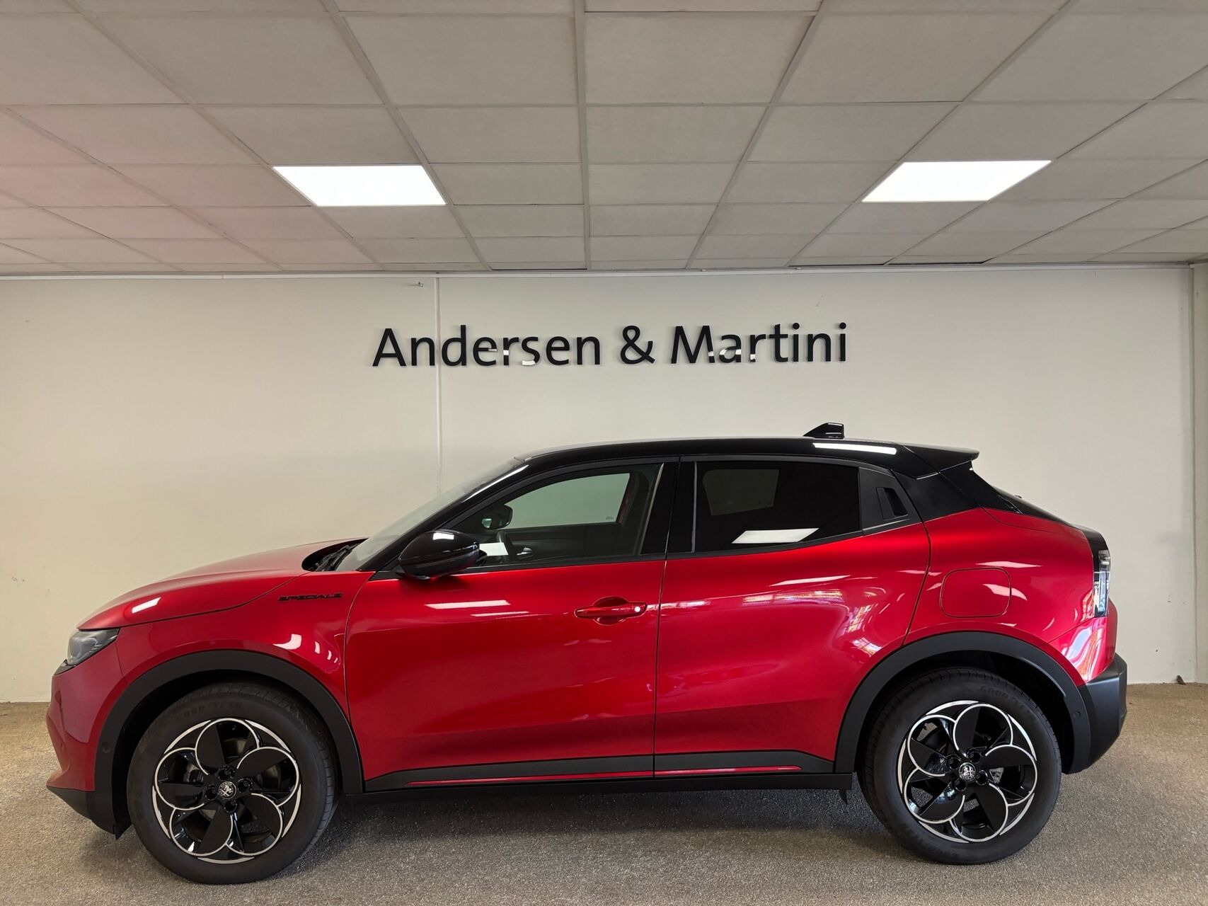 Rød Alfa Romeo Junior fra 2024