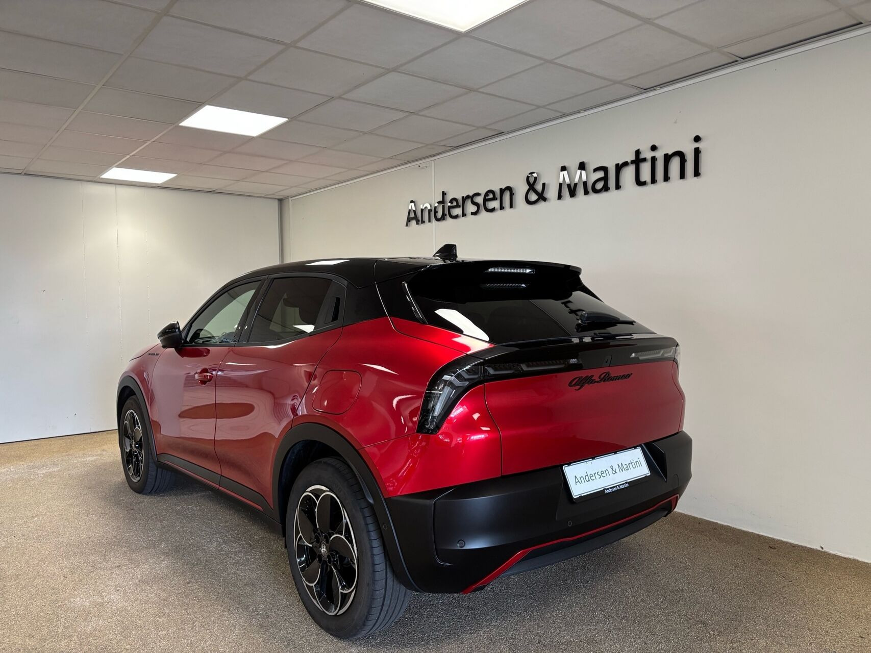 Rød Alfa Romeo Junior fra 2024