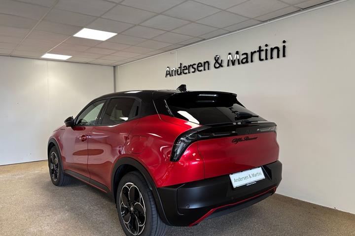Rød Alfa Romeo Junior fra 2024