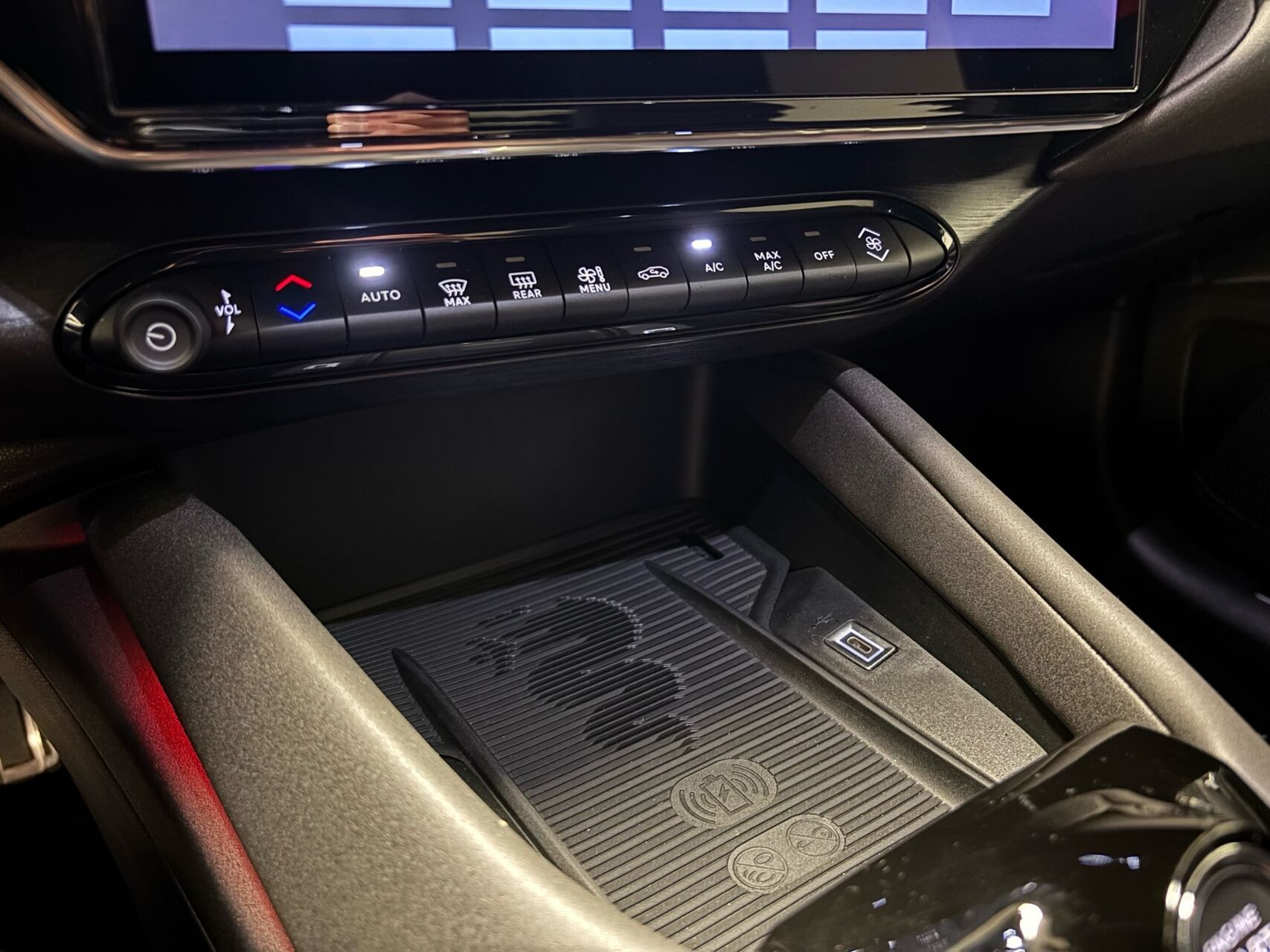 Rød Alfa Romeo Junior fra 2024